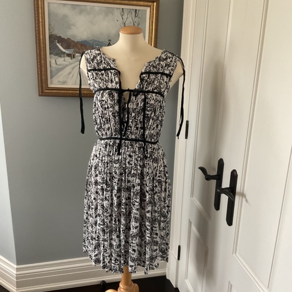 $350 Rebecca Minkoff black/white dress size medium - Picture 3 of 5